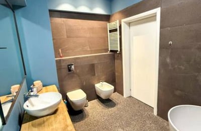 Rental of a comfortable 3-room apartment, 90 m², Mamaia district, Constanța, Romania